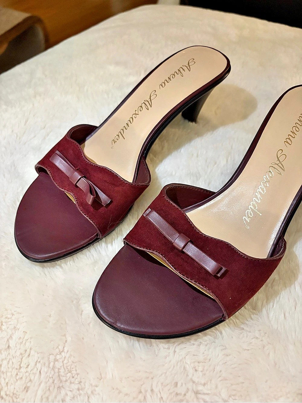 Athena Alexander Jemma bow Sandals / Heels in Burgundy Suede US 8 M EU 39